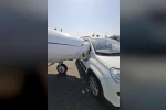 İtalya’da pistte ilerleyen özel jete araba çarptı