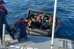 İzmir açıklarında 85 düzensiz göçmen kurtarıldı, 73 göçmen yakalandı