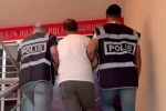 İzmir’de 25 yıl 6 ay hapis cezasıyla aranan zehir taciri yakalandı 