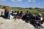 İzmir’de arızalanan botla denizde sürüklenen 26 düzensiz göçmen kurtarıldı 