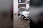 İzmir’de sağanak sokakları göle çevirdi