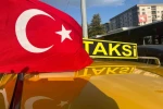 İzmir’de taksicilerden Türk bayraklı konvoy