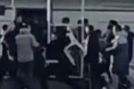 İzmir’de U18 maçında saha karıştı: Sandalyeler havada uçuştu