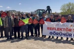 Jandarma 200 traktör sürücüsüne eğitim vererek 400 reflektör dağıttı