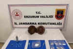 Jandarma Erzurum’da ceylan derisi üzerine yazılmış altın işlemeli Tevrat yakaladı 