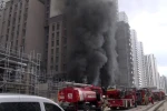 Kadıköy’de bir inşaatta çıkan yangının söndürme çalışmaları devam ediyor