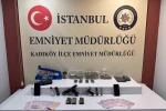 Kadıköy’de "dur" ihtarına uymayan şüphelilerden çok miktarda uyuşturucu madde ve ruhsatsız silah çıktı