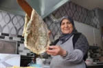 ’Kadınsın yapamazsın’ dediler, gözleme satarak 10 çocuk büyüttü