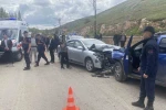 Kafa kafaya çarpıştılar, 8 kişi yaralandı