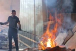 Kahramanmaraş’ta bunaltıcı sıcağa rağmen ateşin başında zorlu mesai