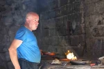 Kahramanmaraş’ta kalaycı ustasının zorlu sıcaklıkta mesaisi