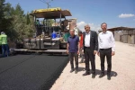 Kahta Belediyesi yılın ilk asfalt serimini gerçekleştirdi
