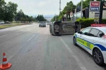 Kaldırıma çarpan araç takla attı: 2 yaralı