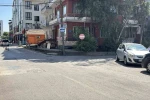 Kaldırıma çıkan otomobil yayalara çarptı: 2 yaralı