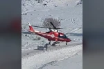 Kalp krizi geçiren vatandaş karlı yola inen ambulans helikopterle hastaneye kaldırıldı
