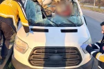 Kamyonet, beton köprü ayağı yüklü tıra çarptı: 1 ölü, 1 yaralı
