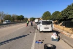Kamyonet yol kenarında lastik değiştiren çifte çarptı: 2 ölü, 2 yaralı