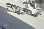 Kamyonetle motosiklet çarpıştı : 2 yaralı