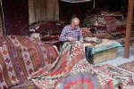 Kapadokya’da eski halılar ustaların elinde yeniden hayat buluyor