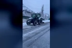 Kapanan yollarını kendi imkanları ile açtılar 