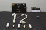 Kapsül halinde 88 parça uyuşturucu yutan şüpheliler tutuklandı