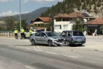 Karabük’te otomobiller çarpıştı: 2’si çocuk 6 yaralı