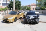 Karaman’da iki otomobilin çarpıştığı kazada 3 kişi yaralandı: Kaza anı kameraya yansıdı