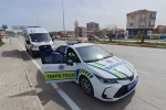 Karaman’da otomobile çarpan motosikletli yaralandı