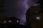 Karaman’da şimşekler geceyi aydınlattı