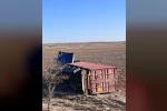 Karapınar’da çekici devrildi: 1 yaralı