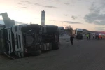Karşı yola geçen tır, başka bir tıra çarptı: 2 yaralı