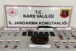 Kars’ta zehir tacirlerine darbe: 7 tutuklama, uyuşturucu ve sahte dolar ele geçirildi