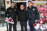 Kavga diye geldiler, çiçeklerle karşılandılar