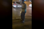 Kavga ettiği kişilere silahla saldırmaya çalıştığı iddia edilen saldırgan kamerada