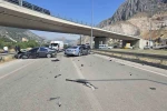 Kavşağı kaçırdı kazaya yol açtı: 4 kişinin yaralandığı feci kaza kamerada
