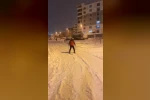 Kayak takımıyla caddede gezdi
