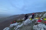Kayalıklarda mahsur kalan keçiyi arama kurtarma ekipleri kurtardı 
