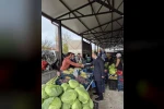Kaymakam Uçar, halk pazarında vatandaşlarla buluştu
