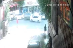 Kaza yapan otomobil yan yattı, yaya son anda kurtuldu