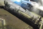 Kaza yapınca aracını bırakıp gitti, o anlar kameraya yansıdı