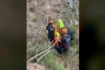 Kekik toplarken uçurumdan yuvarlanan yaşlı kadın 4 saatlik çalışmayla kurtarıldı