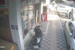 Kendi motosikleti gibi çalıp götürmesi saniyeler sürdü