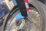 Kendi rızasıyla evindeki esrarı polise teslim etti, uyuşturucuyu motosiklet lastiğine gizlediği ortaya çıktı