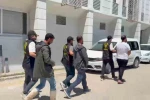 Kendilerini polis olarak tanıtıp vatandaşları dolandırdılar