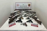 Kepez’de ruhsatsız 21 silah ele geçirildi