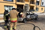 Kırıkhan’da park halindeki FİAT alevlere teslim oldu