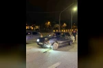 Kırmızı ışıkta bekleyen motosikletli canından oluyordu