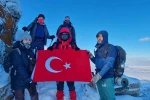 Kırşehirli dağcılar, Gönül Dağı’nda İstiklal Marşı okudu