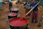 Kışlık salçalar kaynamaya başladı