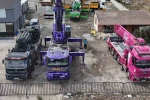 Kızının ‘Baba bizim de pembe vincimiz olsun’ sözlerinden ilham alarak vinçlerini rengarenk hale getirerek inşaat sektörüne renk kattı 
